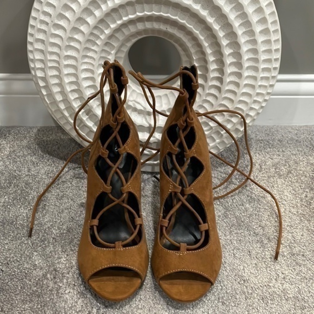 Womens Aldo heels.